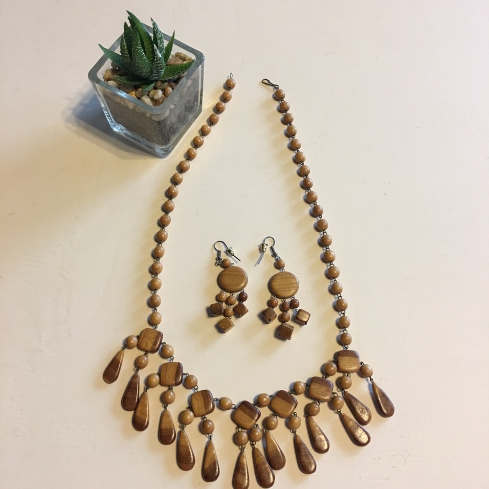 Handmade wood necklace & earrings 😍🌸💕